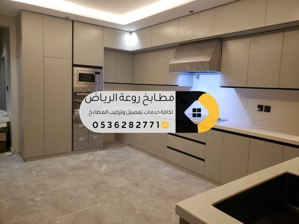 تفصيل مطابخ خشب بالرياض | أناقة الطبيعة وجودة التصنيع