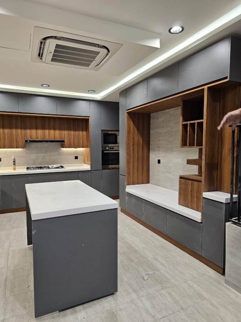 كيف تختار مطبخك المثالي؟ دليل تفصيل المطابخ في الرياض